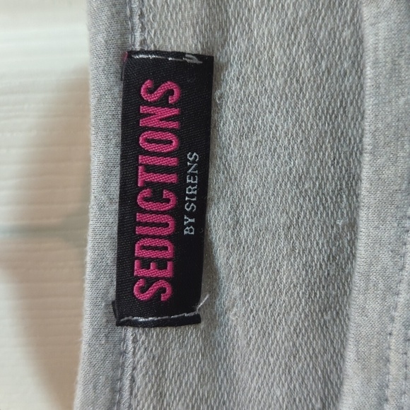 Seductions by Siren Women's Vintage Short Sleeve Tee w/Rounded Hem Size Medium - Picture 4 of 6